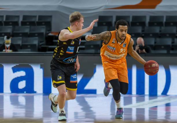 4个篮板 4个篮板