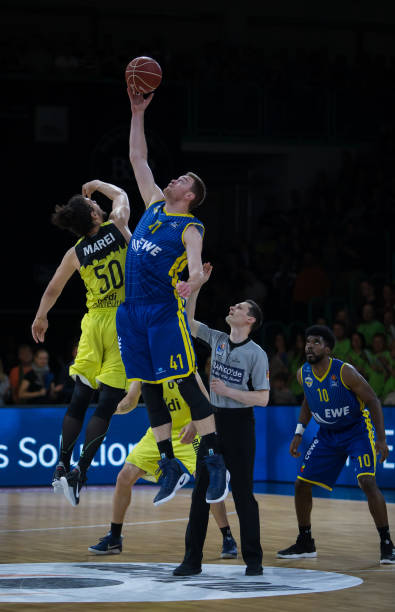 多方面的因 多方面的因